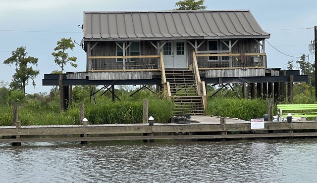 Charming 4-bedroom house with AC, WiFi in peaceful Akers Next to the Sun Bun