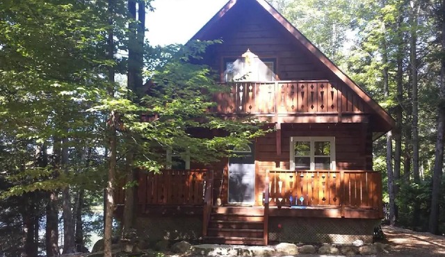 Charming 4 season log cabin Lakefront Retreat
