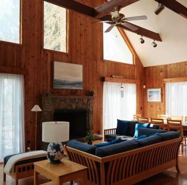 Charming Amagansett Retreat Near Ocean Beaches