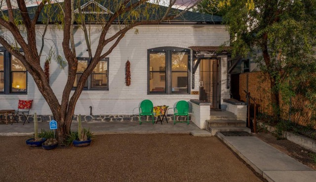 Charming and Cozy, 1 BR 1 BA , Historic Duplex