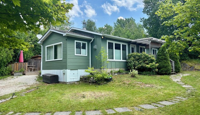 Charming Charal Greenhouse Cottage – Sauble Beach Stay Minutes from Sand & Shops