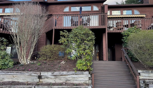 Charming & cozy retreat minutes to Wisp-lake & Mnt. views/access & indoor pool!