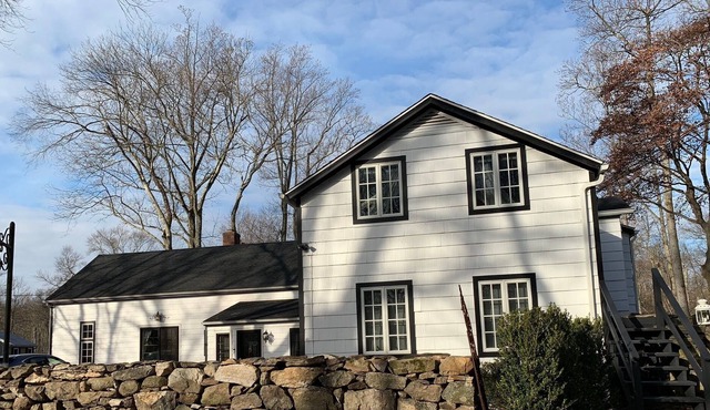 Charming historic cottage with modern amenities, Westport, CT close to NYC