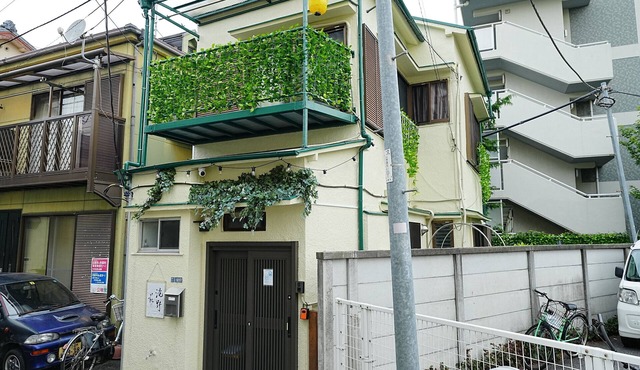 Charming House by the Cherry Blossoms of Takino River