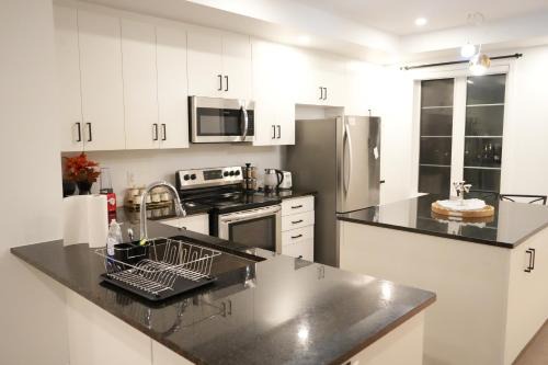 Charming Oakville Getaway