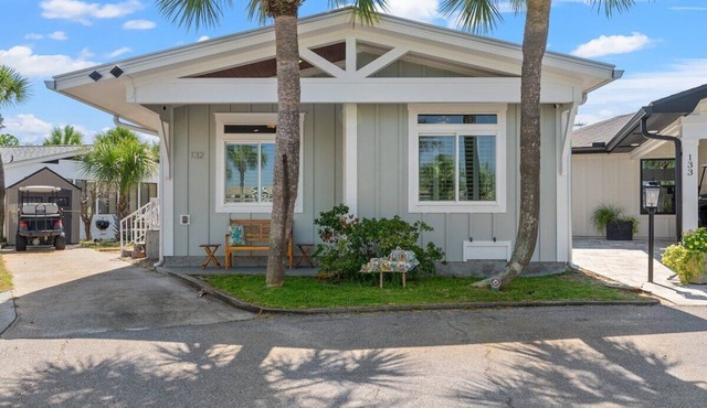 Charming Panama City Beach Cottage - Walk to Beach - Sleeps 4 - Amenities Galore