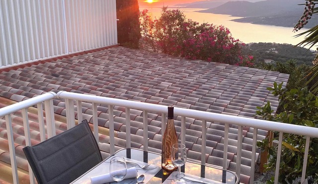 Charming renovated apartment, 2 pers., breathtaking view between sea & mountains "U Nidu".