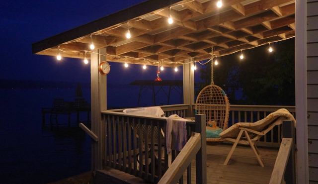 Charming Vintage Lakefront Cottage on Seneca Lake