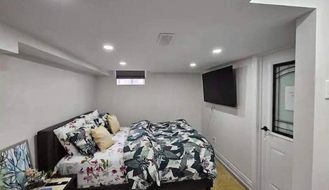 Cheerful 1 Bedroom Apartment with kitchennete