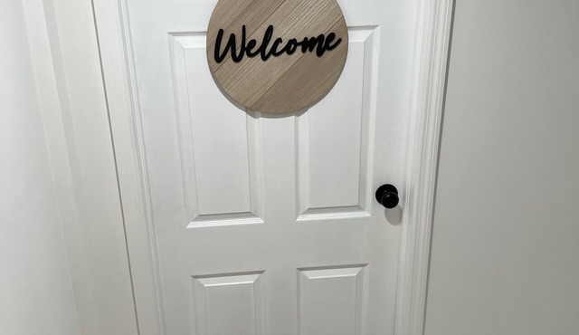 Cheerful 1 Bedroom home. 7 min-JFK/16 min-LGA