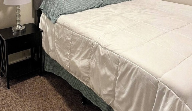 Cheerful 2 bedroom house with free parking
