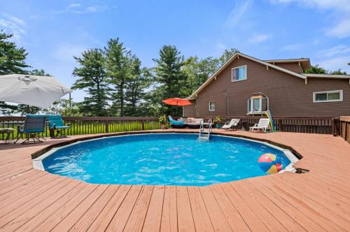 Cheerful Home | Fire Pit | Sleeps 8