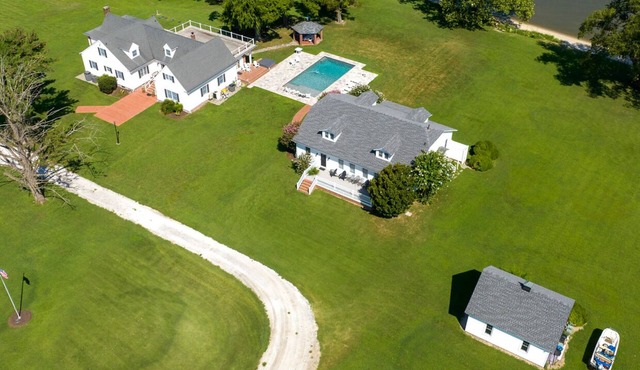 Chesapeake Bay Large Beautiful Waterfront Estate! "Belle Aire Landing"