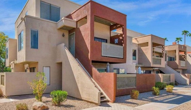 Chic 1 and 1/2 bedroom + loft condo in Scottsdale with community pool + gym