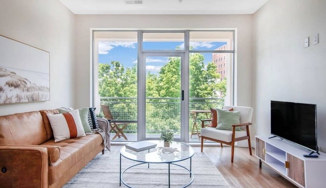 Chic 1 bed Apt + Rooftop & Gym - Downtown Stamford