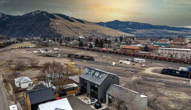 Chic Modern Flat - Walking Distance to Downtown Missoula!