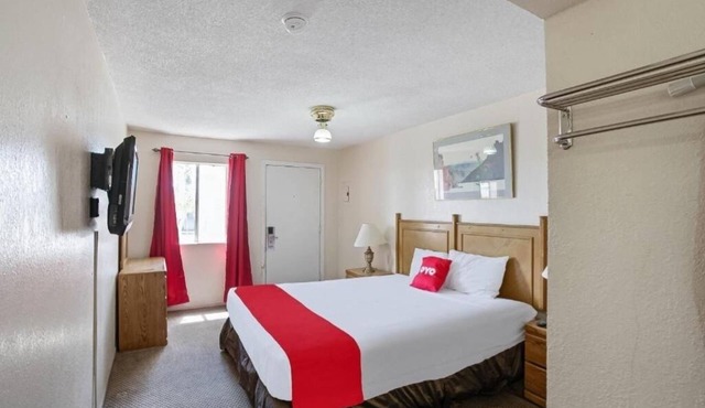 Clean and Affordable Space w/King Bed, Outdoor Seating, & BBQ Facilities