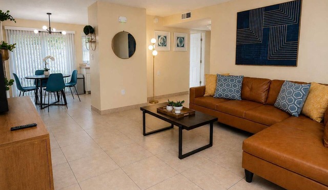 Close to the beach! Pool, gym, BBQ, *no pet fee*, LCO @ 6 pm!