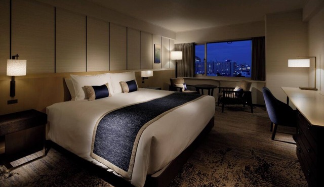 Club Deluxe King hotel with AC, fitness room, WiFi in brilliant Minato City