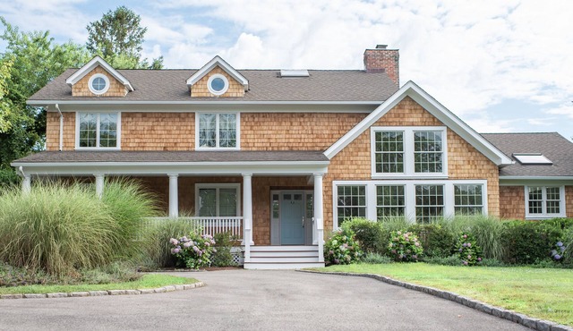 Coastal Home in Heart of Milton Point Walking Distance to Beach & Park