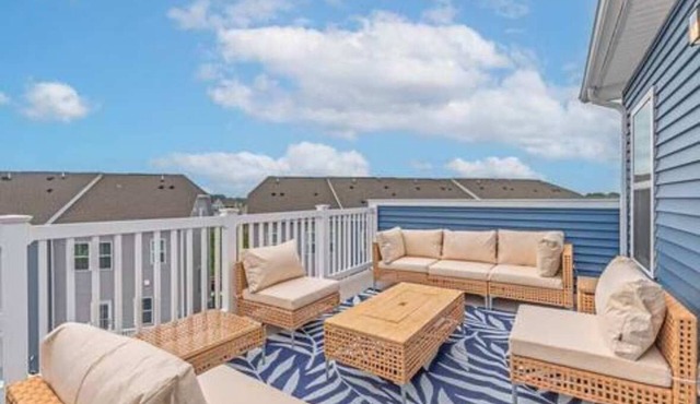 Coastal Townhome with 2 Pools & Gym