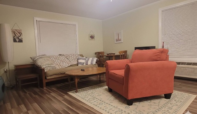 Comfortable apt. w/kitchen near Mobile, Pascagoula & Dauphin Island Beaches.