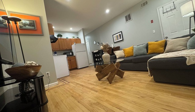 Conveniently located bedroom apartment in charming Baldwin with AC, WiFi