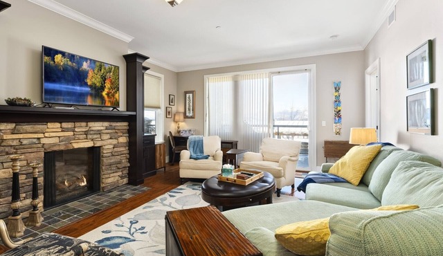 Corner Condo w/Private Beach- Seasons at Sandpoint