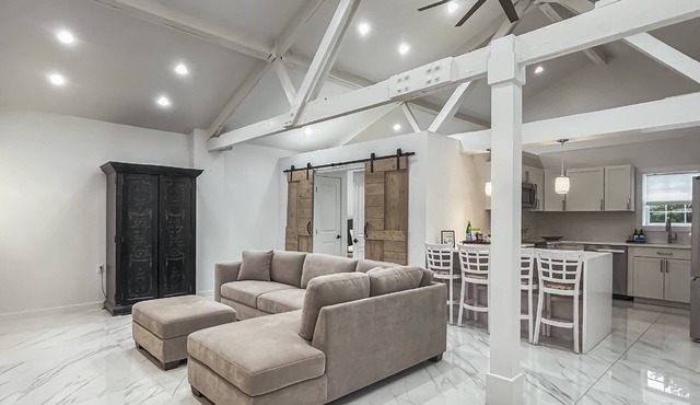 Cos Cob Cottage- Full Kitchen, Pet Friendly