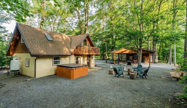 Cottage by the Creek *Hot tub*waterfront*kayaks*