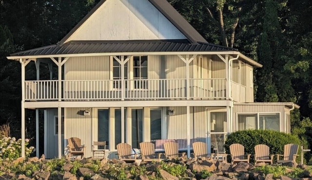 Cottage on Lake Ontario with extra charm and character!