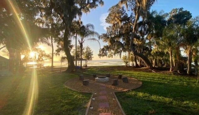 COUNTRYSIDE VACATION BY THE LAKE HOUSE CENTRAL FLORIDA