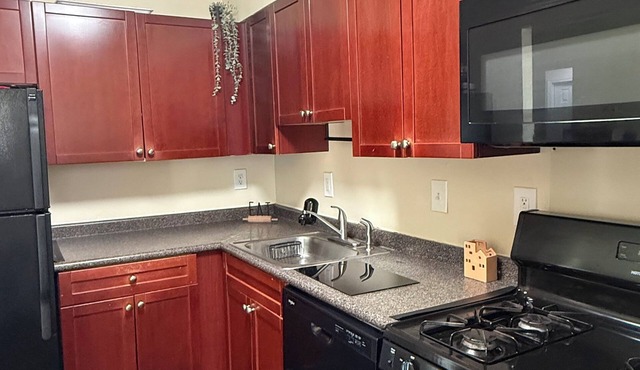Cozy 1-bedroom apartment in charming Maple Shade with AC
