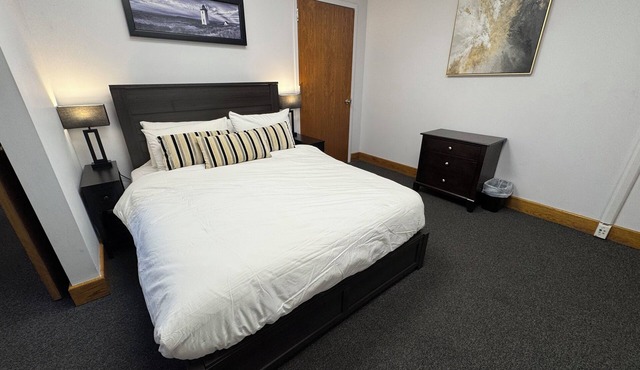 Cozy 1-bedroom apt in superb West Babylon with WiFi, Central AC/Heat, 2nd Floor