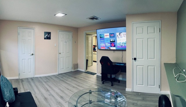 Cozy 1-bedroom house in tranquil North Babylon with WiFi, AC