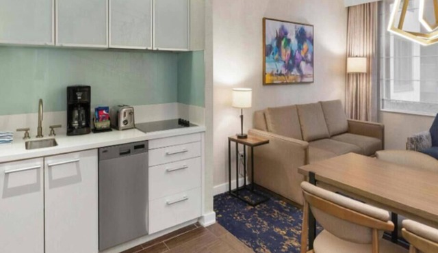 Cozy 1-br/1bt/1lr resort in amazing Mid Town with fitness room and AC