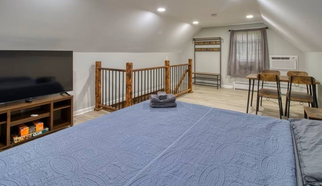 Cozy 1BR Barn Escape Fire Pit & Yard