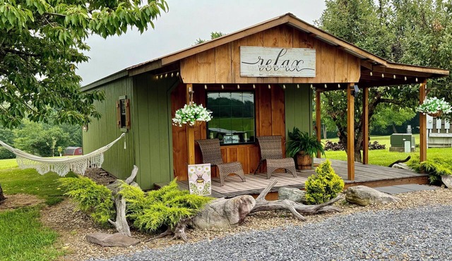 Cozy 2 bedroom cabin near Raystown Lake Region