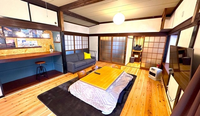 Cozy 2-TATAMI room Japanese style house with AC, WiFi in serene Fujiyoshida city