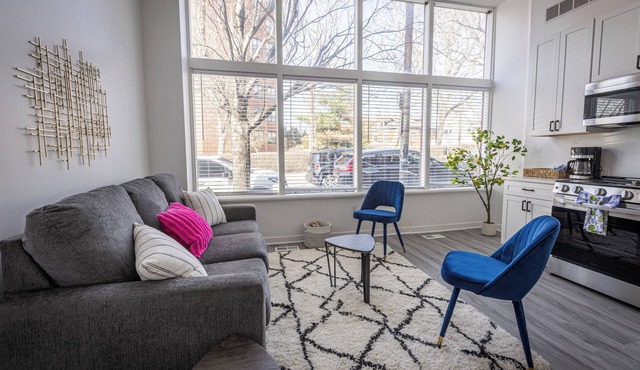 Cozy 2BR in Prime Strip District