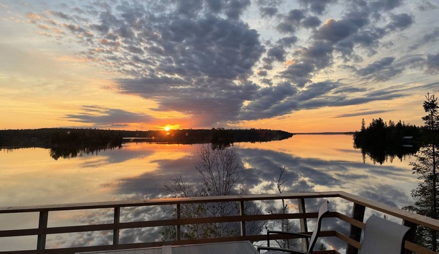 Cozy 3 bedroom boat access Island on Lake of the Woods with electricity.