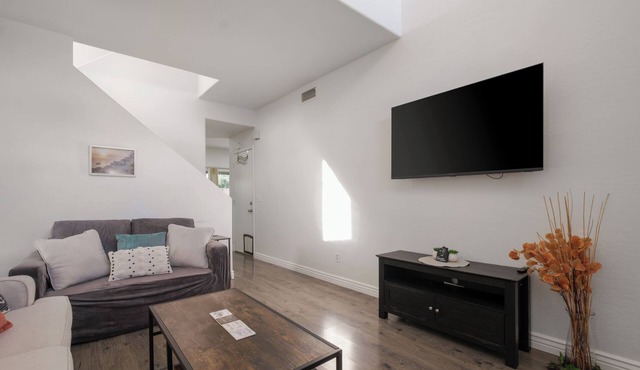 Cozy 3BR 2.5BA Tempe Retreat with Private Patio Master Suite Balcony Near ASU
