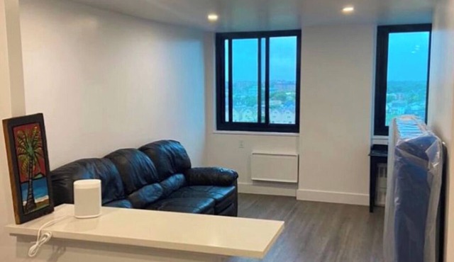 Cozy apartment with Bedroom , New appliances WiFi, AC in Queens On The Beach