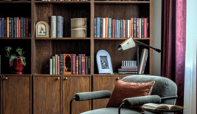 Cozy Artisan Loft w/Literary Charm / Book Binder