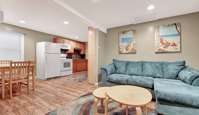 Cozy Coastal Cottage 2 Steps From The Beach, Beach Badges, Linens & Towels
