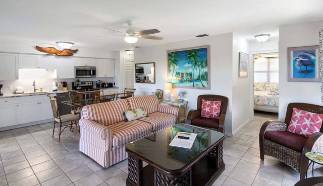Cozy Coastal Haven - Your Relaxing Sanibel Getaway - Private Beach - Pet Friendly - Signal Inn 07