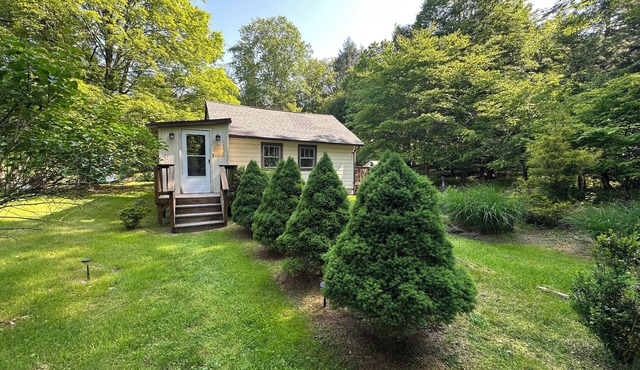 Cozy Cottage with Woodstock Scavenger Hunt