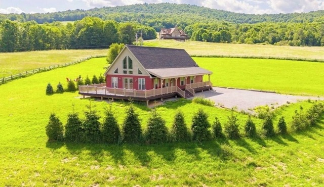 Cozy Country Cabin with Amazing Mountain Farm Views and Nearby Lake! EV-King Bed