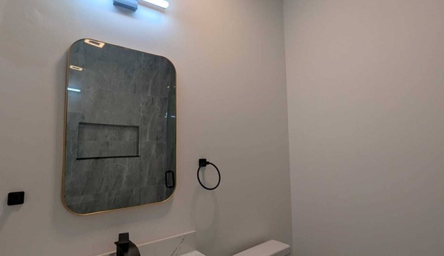 Cozy Ensuite Room in Oshawa
