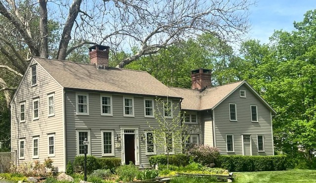 Cozy Historic Estate on 3 acres with Chef's Kitchen, Fireplaces, Pool, Hot Tub